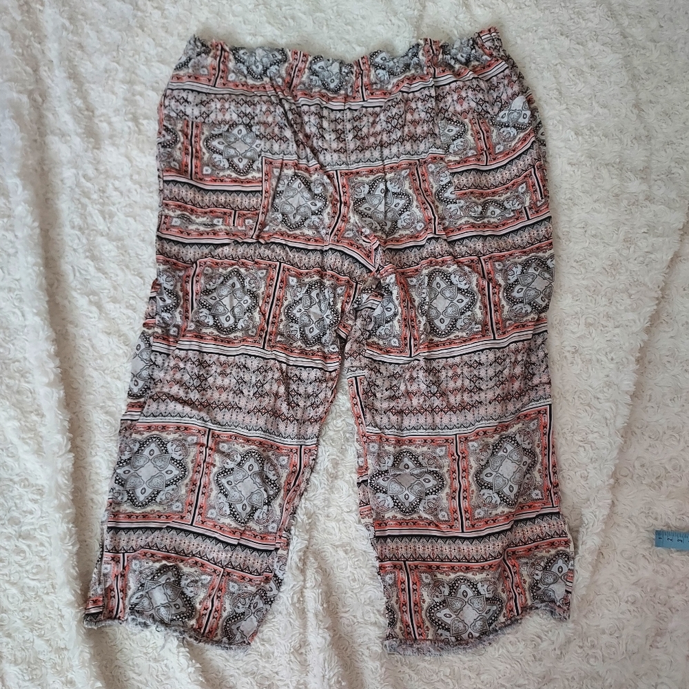 One 5 One 100% Rayon Boho Loungewear Capri pants Medium Relaxed Fit Raw Hem